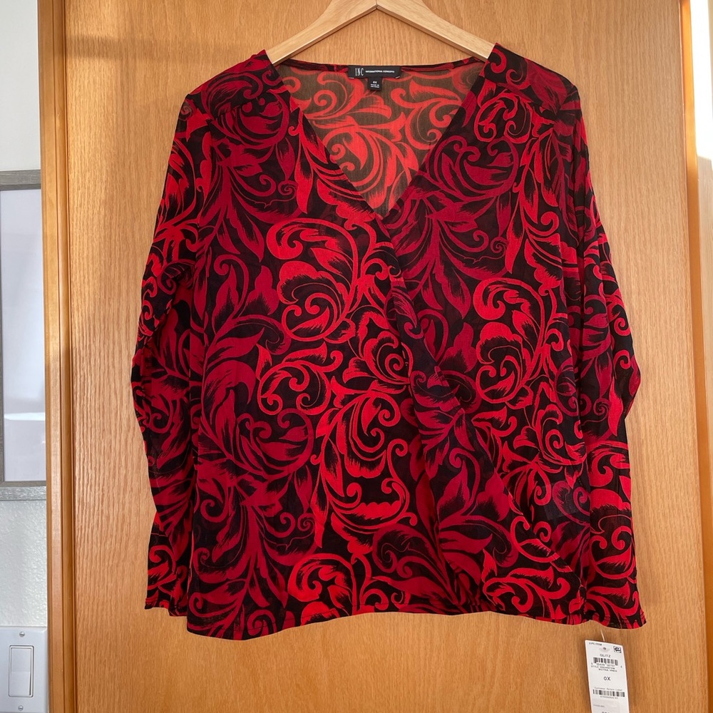 INC International Concepts Women’s floral top. Size 0X.